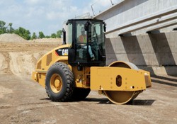 КАТОК CATERPILLAR CS 74